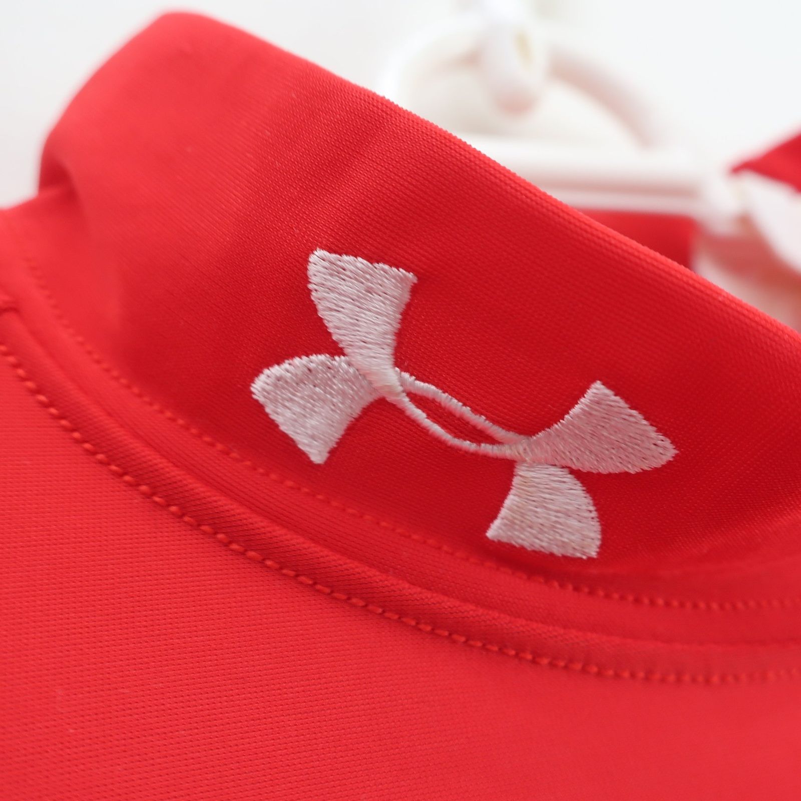 美品】UNDER ARMOUR(アンダーアーマー) ハイネックシャツ 赤 メンズ SM