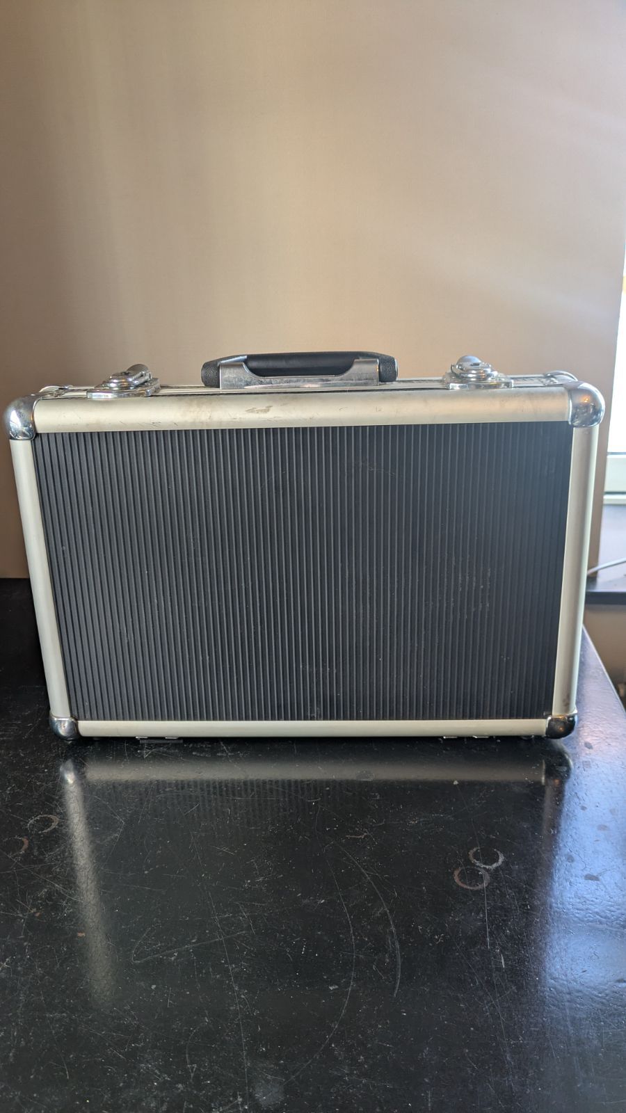 アルミアタッシュケース　中古品 アルミケース アタッシュケース 中古品 - メルカリ