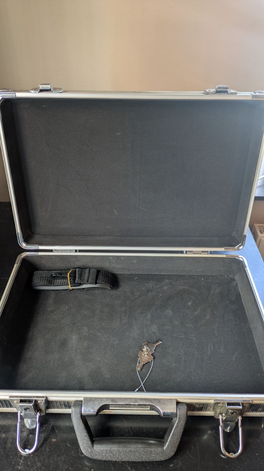 アルミケース アタッシュケース 中古品 - メルカリ