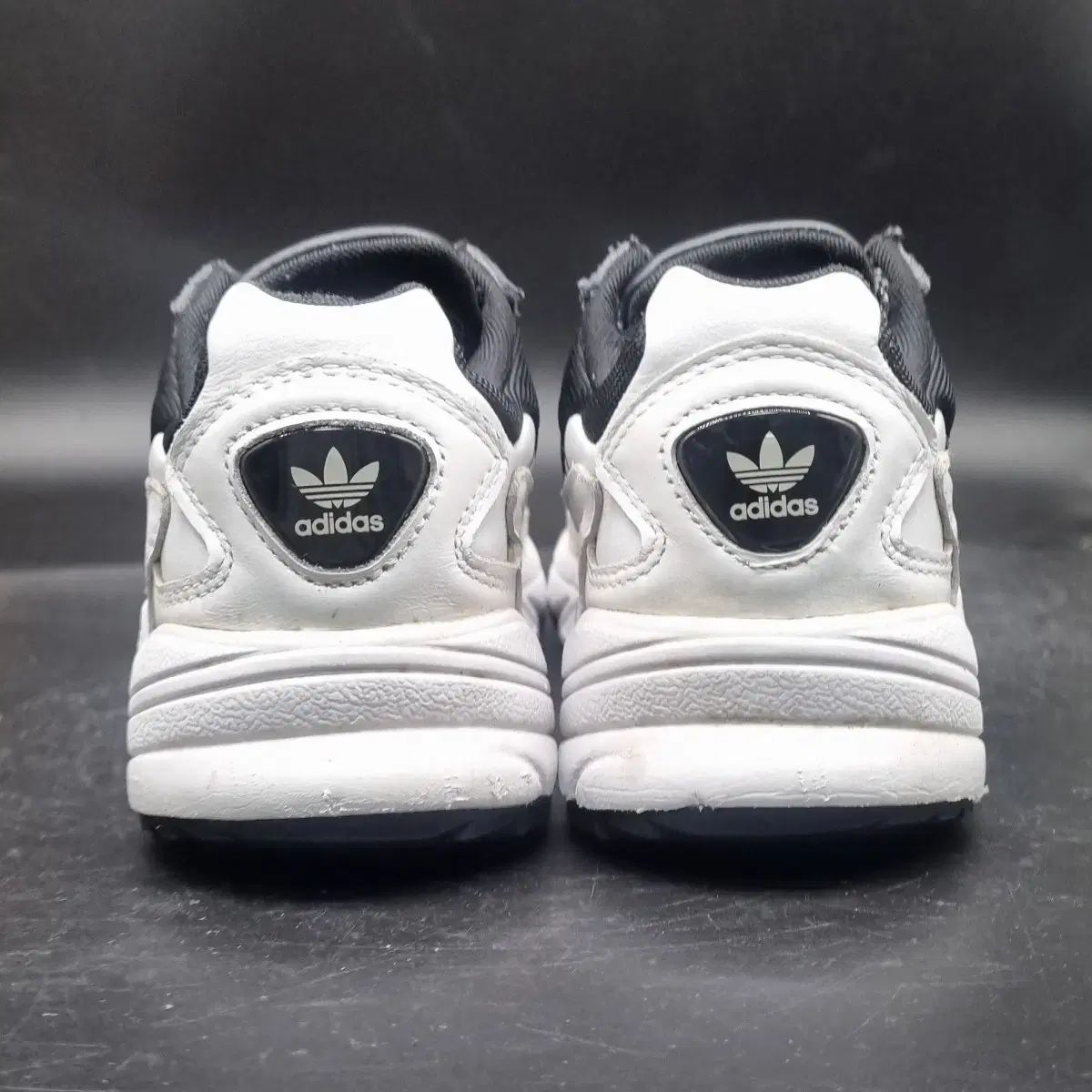 アディダス ファルコン レディース スニーカー 23.5センチ - メルカリ