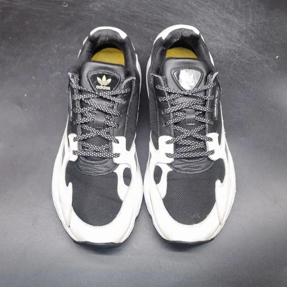 アディダス ファルコン レディース スニーカー 23.5センチ - メルカリ