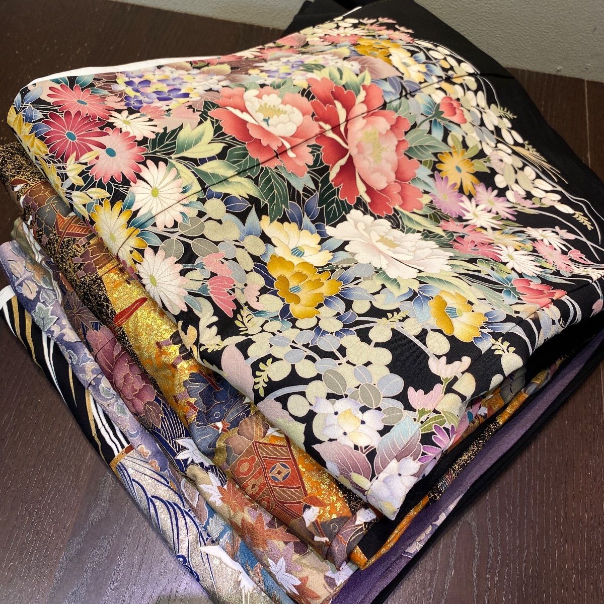 まとめ売り】正絹留袖5枚 リメイク素材 ハンドメイド向け - メルカリ