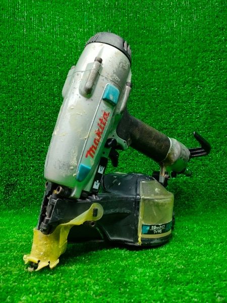 マキタ 50 mm エア釘打 AN 504 エア漏れも送り不良もなし