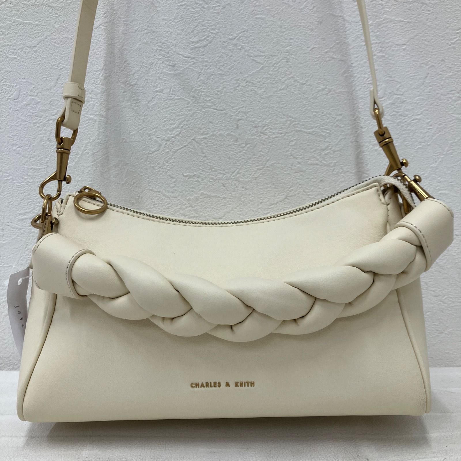 6832 CHARLES & KEITH チャールズアンドキース チャールズ＆キース