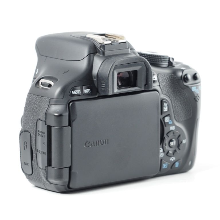 Canon EOS Kiss X5 レンズキット EF-S18-55mm F3.5-5.6 IS II付属