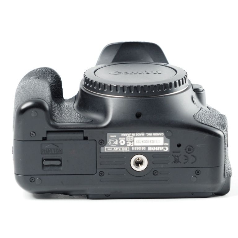 Canon EOS Kiss X5 レンズキット EF-S18-55mm F3.5-5.6 IS II付属