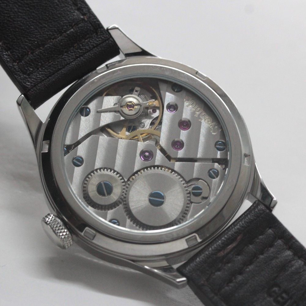 スイス製手巻き式ムーブメント db