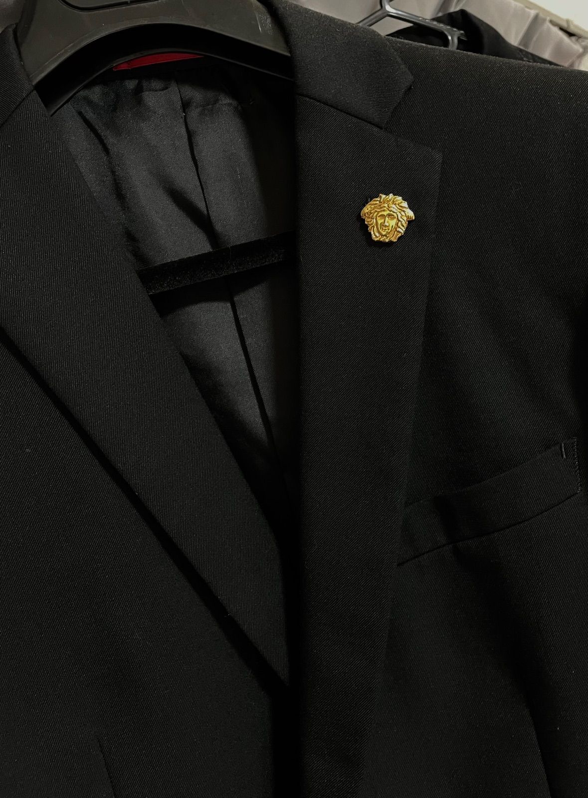 VERSACE ヴェルサーチ メデューサフェイスデザイン ヴィンテージピンブローチ ゴールド 男女兼用 ギフトやプレゼントにも