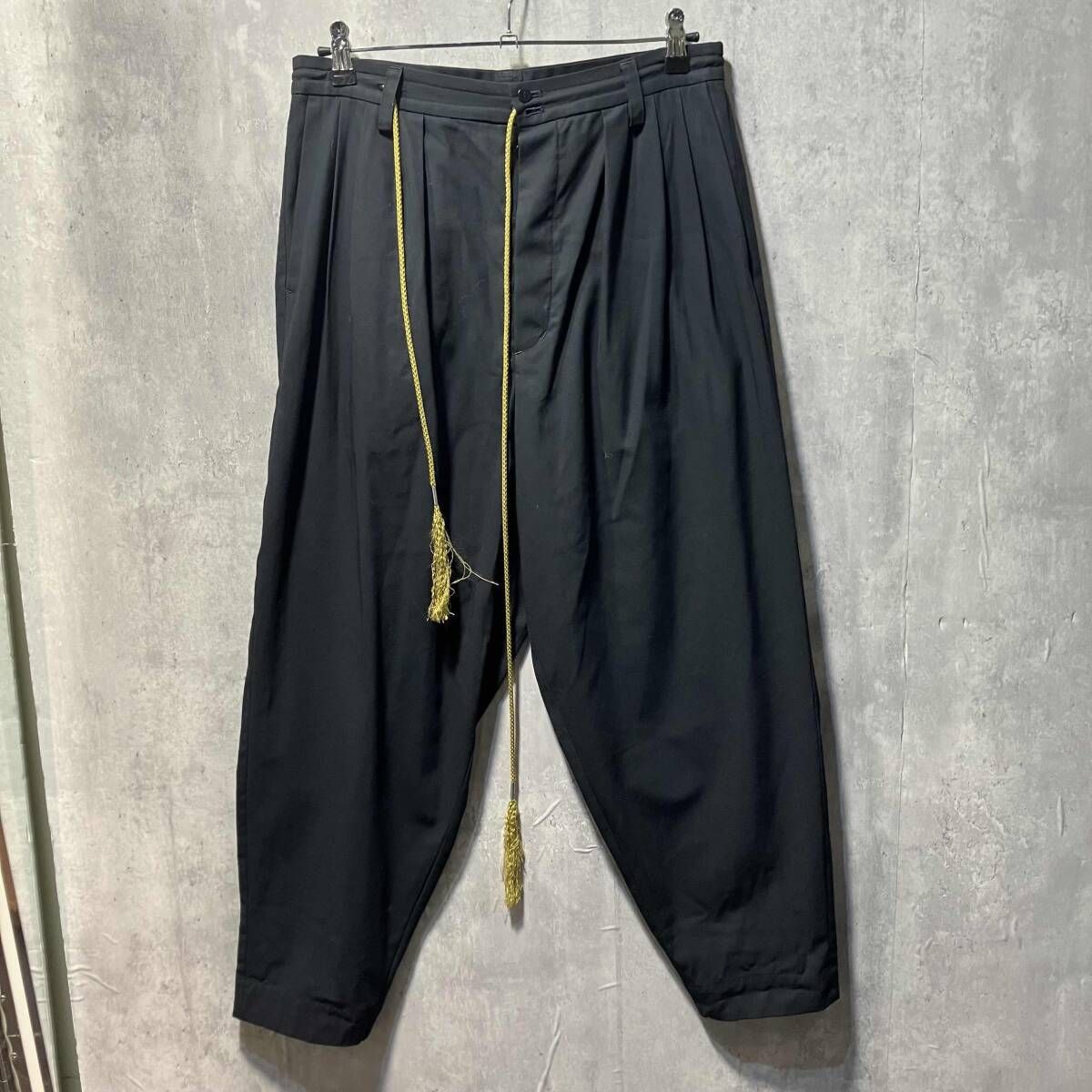 Edwina Horl コットン3タックテーパードパンツ ブラック エドウィナホール