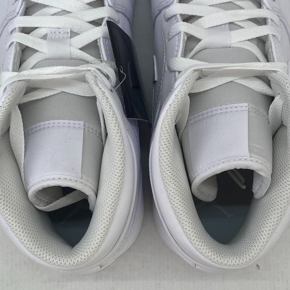 03w22648【タグ/箱付き美品】 Nike Air Jordan 1 Mid Triple White
