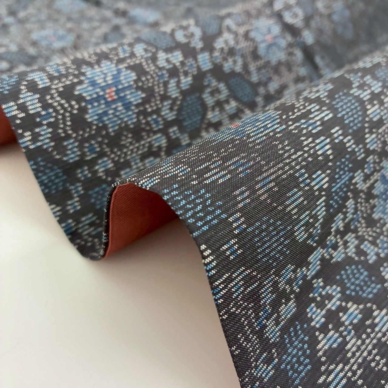 本場大島紬 裄65 横双 素敵な絣柄 正絹 着物 MK-1903 - メルカリ