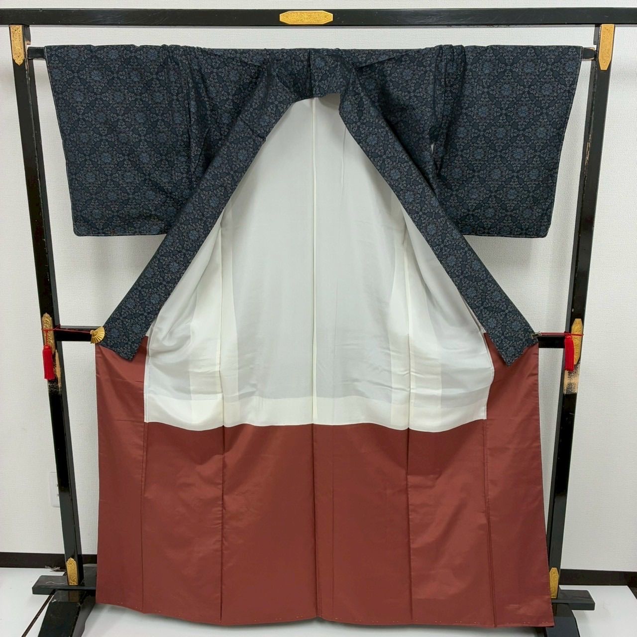 本場大島紬 裄65 横双 素敵な絣柄 正絹 着物 MK-1903 - メルカリ