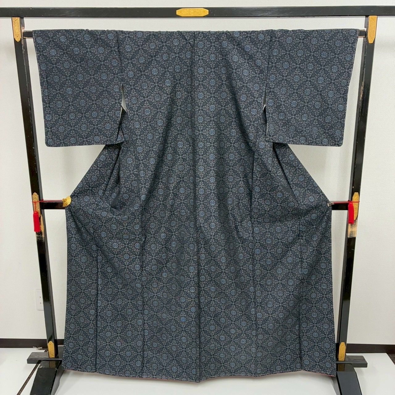 本場大島紬 裄65 横双 素敵な絣柄 正絹 着物 MK-1903 - メルカリ