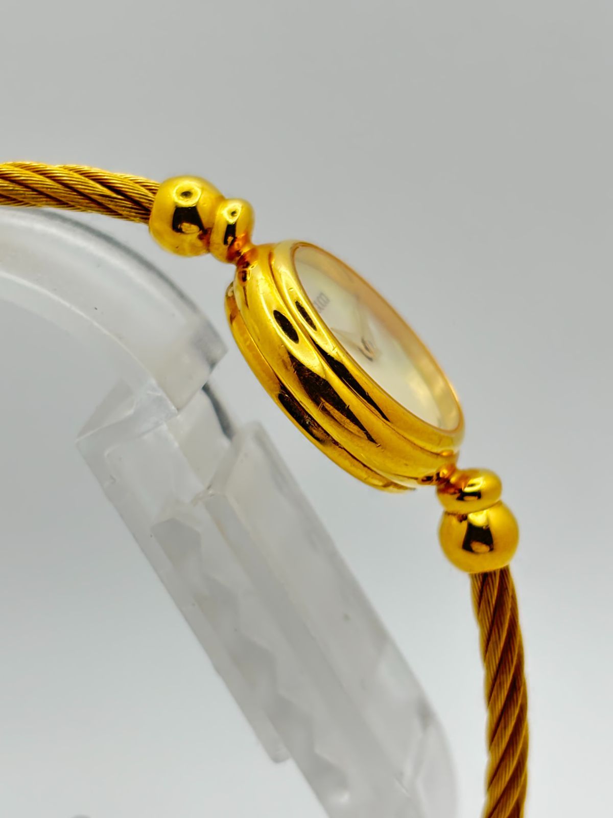 極美品】GUCCI グッチ シェル文字盤 2700.2L バングルウォッチ QZ