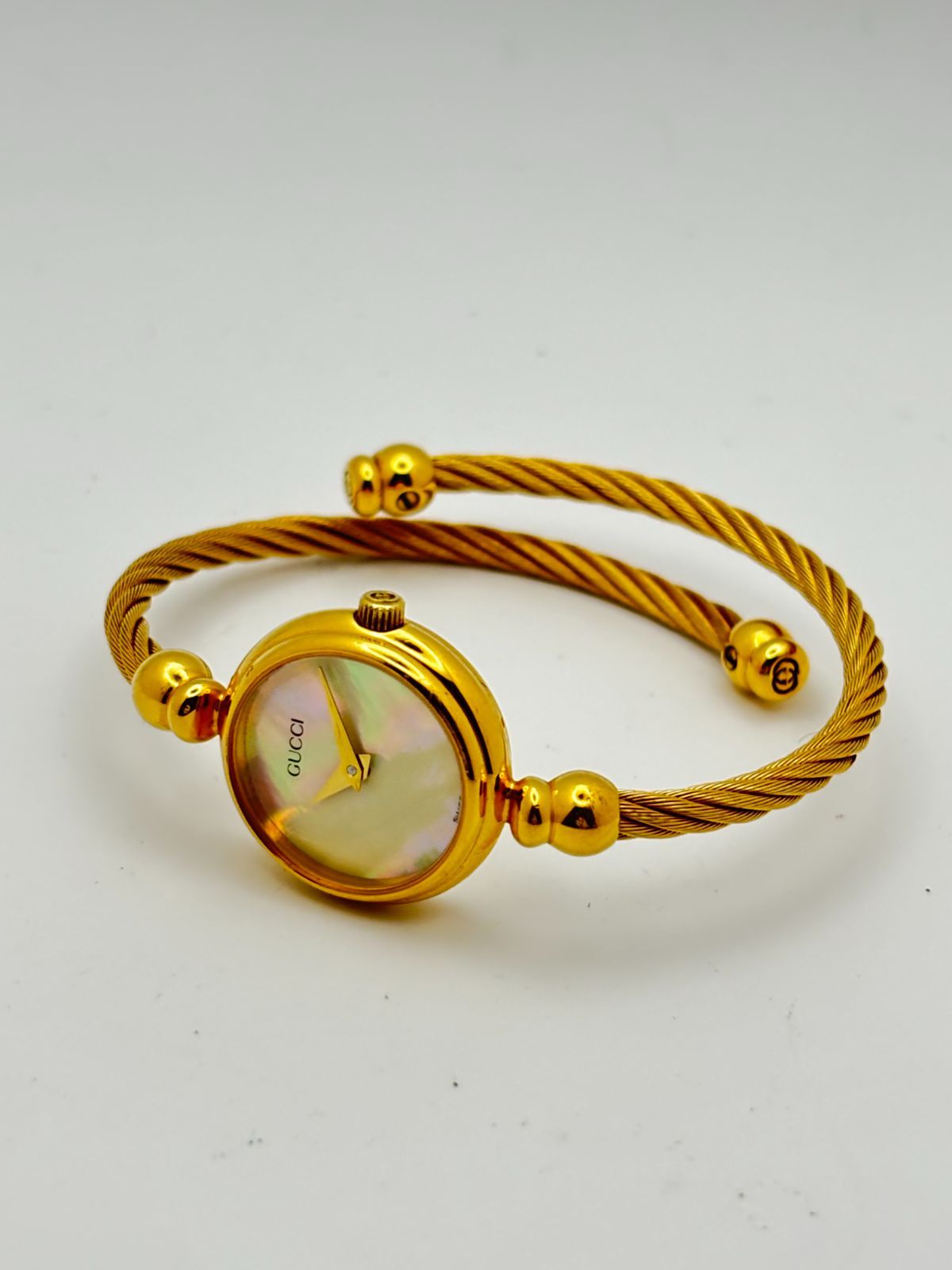 極美品】GUCCI グッチ シェル文字盤 2700.2L バングルウォッチ QZ