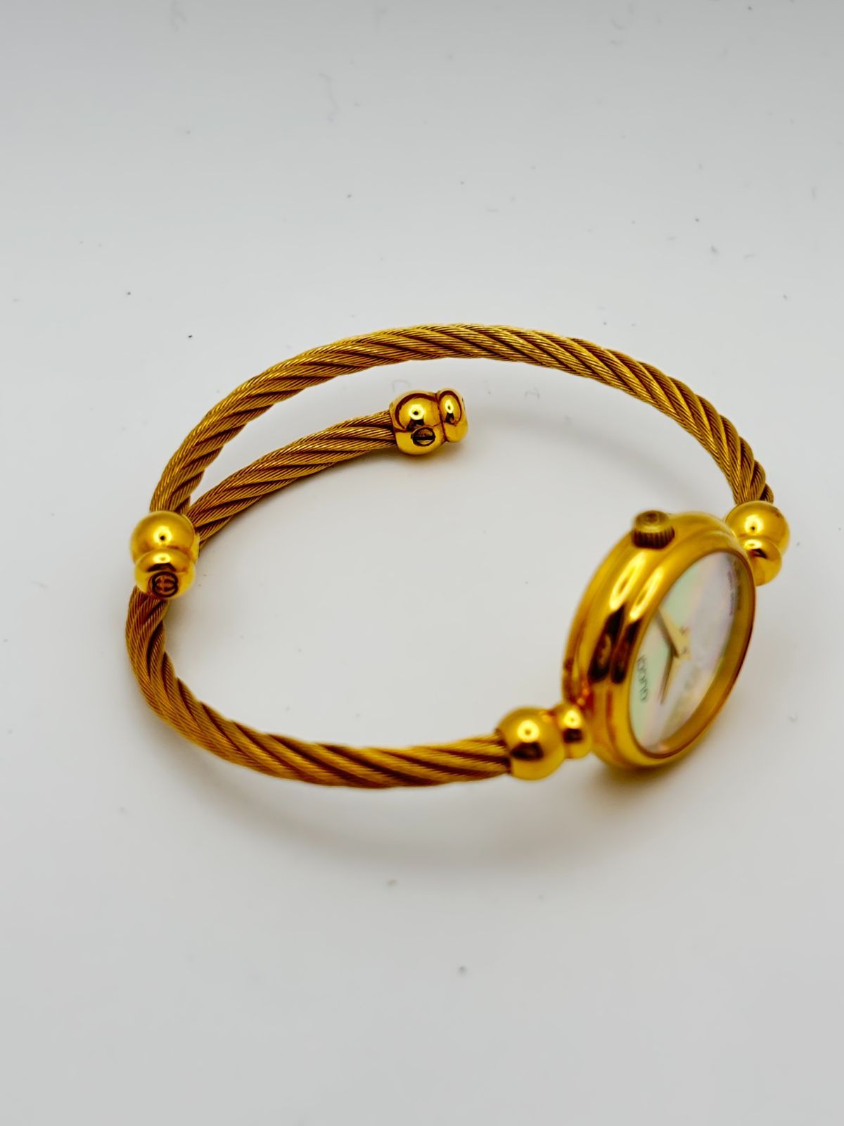 極美品】GUCCI グッチ シェル文字盤 2700.2L バングルウォッチ QZ