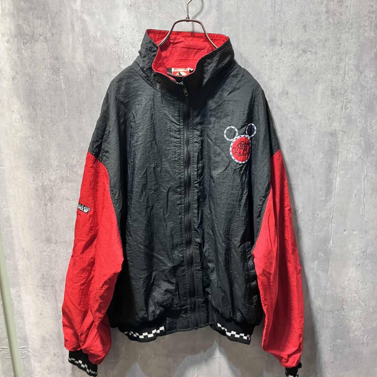 90 s 古着 Mickey mouse バック刺繍ナイロンジャケット サイズXXL ブラック レッド ミッキーマウス