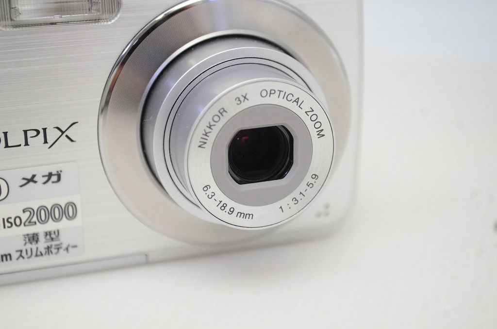 美品 Nikon ニコン COOLPIX S210 コンパクトデジタルカメラ シルバー