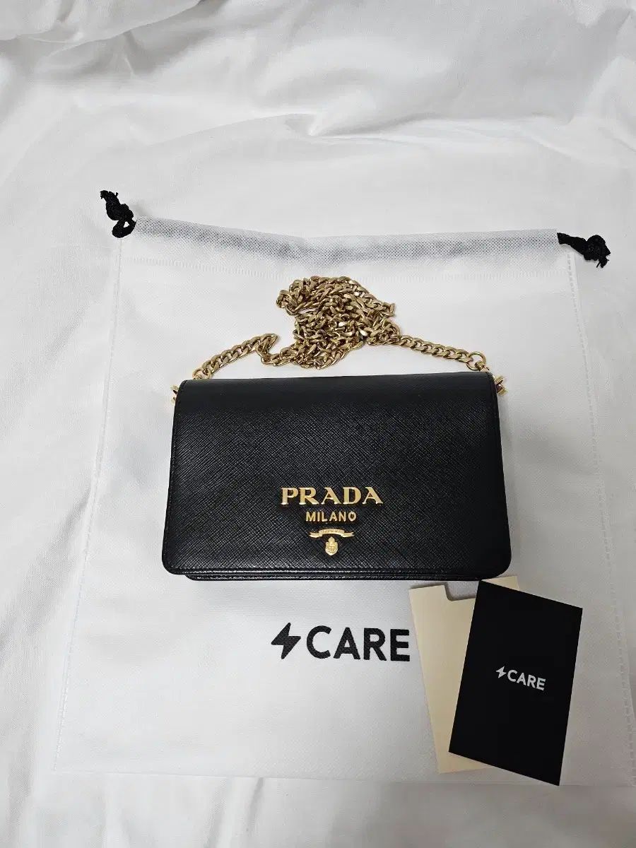 PRADA プラダ サフィアーノ ブラック ゴールド チェーン ミニバック