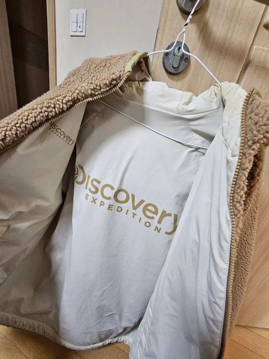 DISCOVERY フリース リバーシブルジャケット フーディー ジップアップ ベージュ - 白