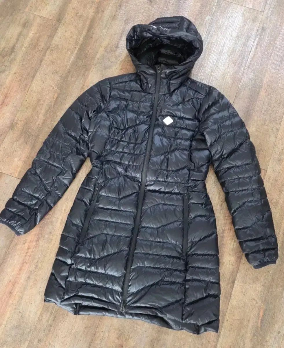 J.LINDEBERG(J.リンドバーグ) ブラック ダウンジャケット ロング丈
