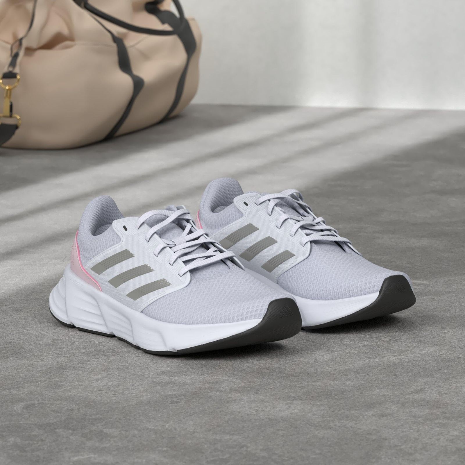 アディダス ランニングシューズ GLX 6 レディース LIU 99 ホワイト 24.0 cm フットウェアホワイト シルバーメタリック クリアピンク IE 8150