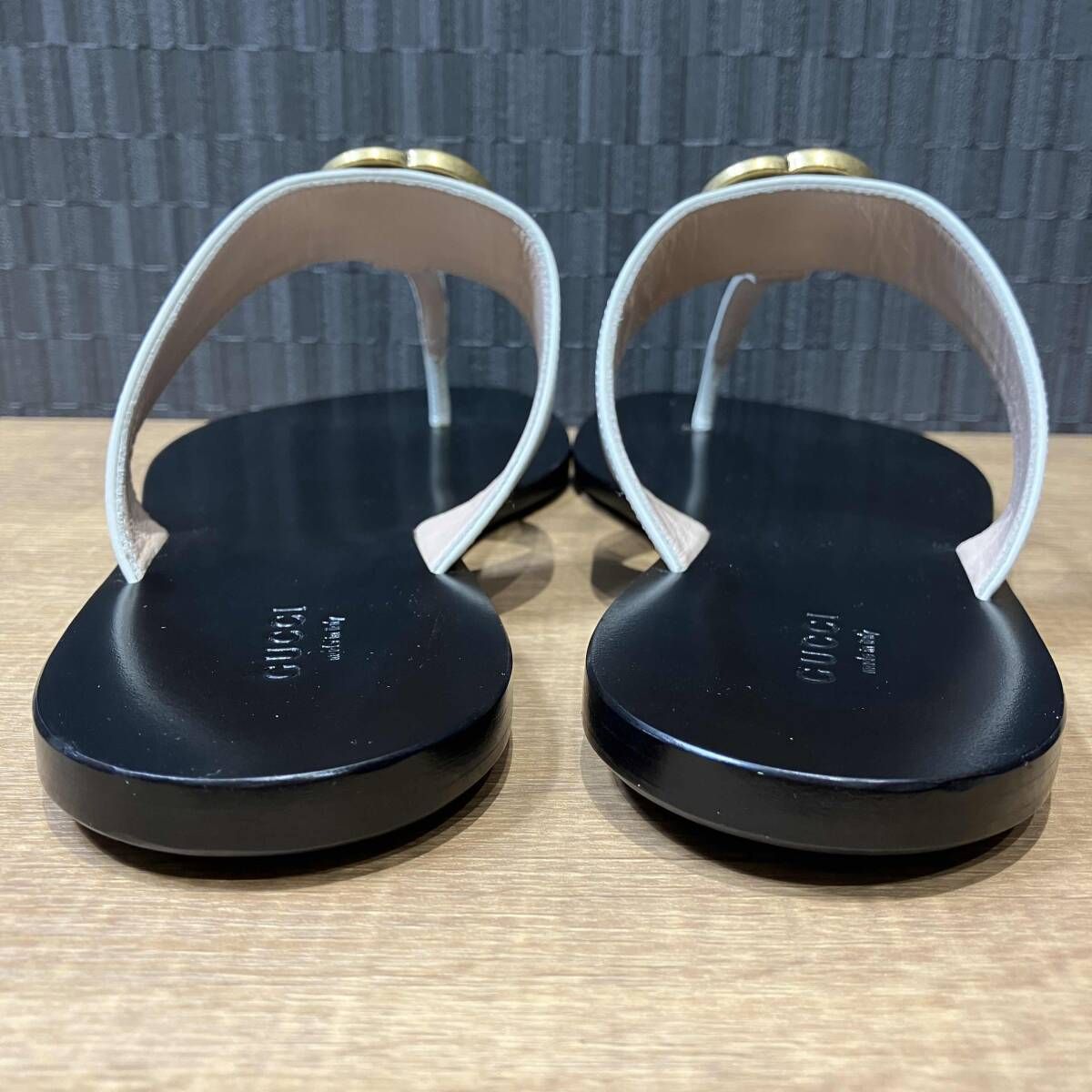 インターロッキングサンダル