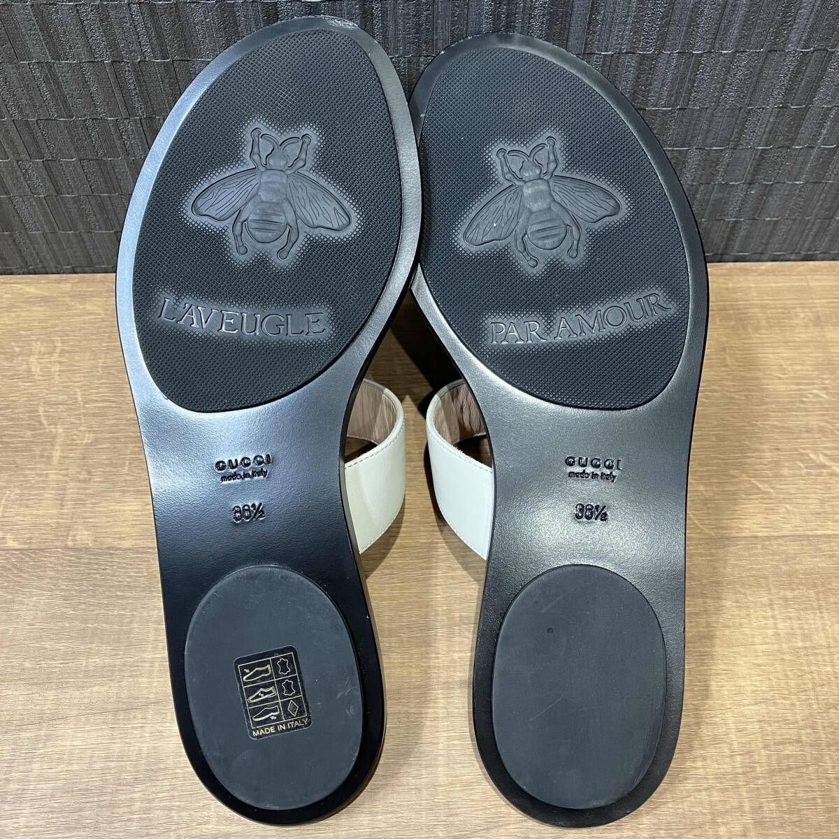 インターロッキングサンダル