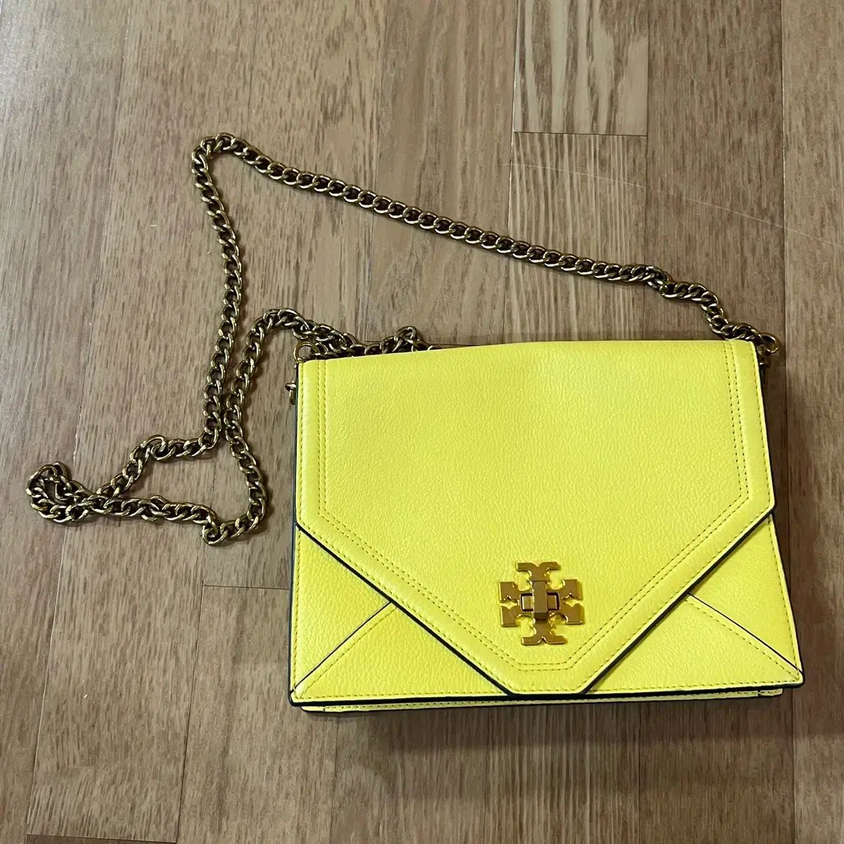 トリーバーチ イエロー チェーン クロスバッグ