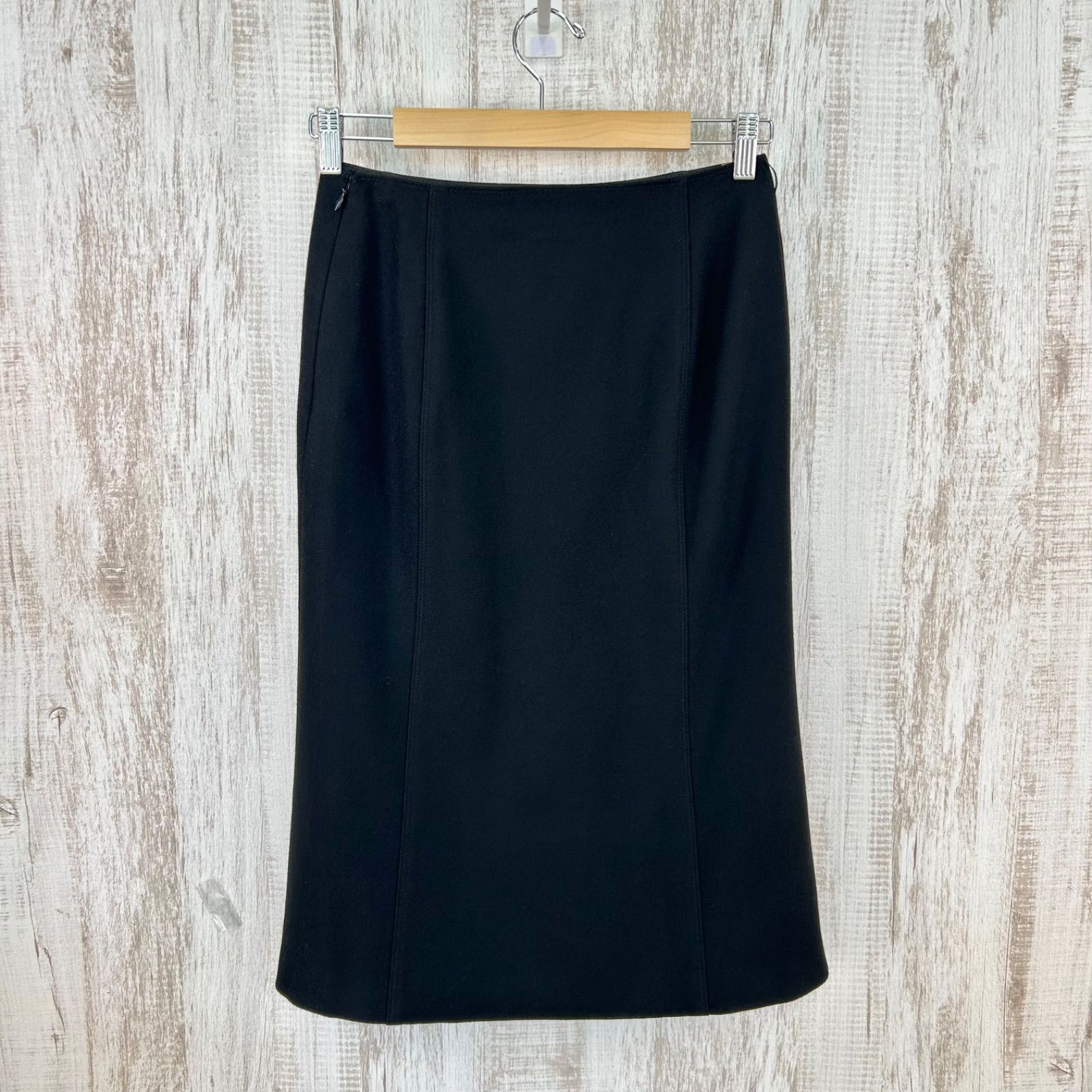 【レア美品】バーバリーブルーレーベル タイトスカート 全て馬刺繍ロゴ 38 レア美品】バーバリーブルーレーベル タイトスカート 全て馬刺繍ロゴ 38