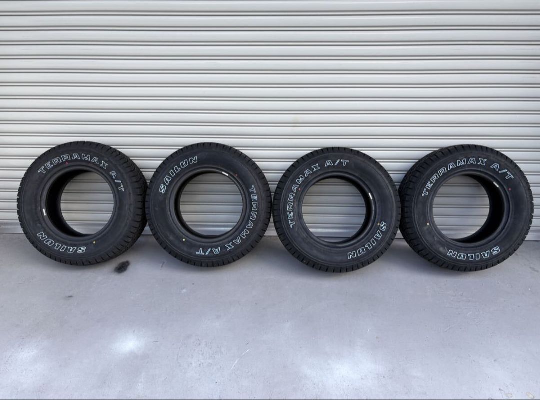 スノーフレークマーク付き 235 70 R 15 4本 アメ車 アストロ シボレー フォード ジムニーシエラ デリカ 四駆等に