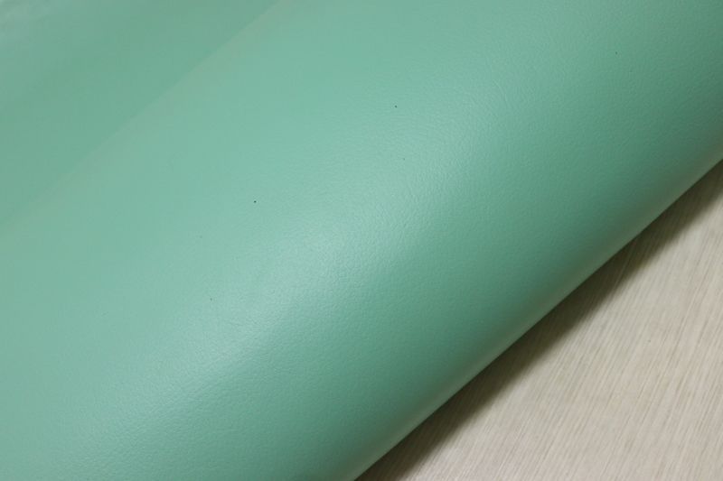 アップルグリーン 230 ds クロム革 牛革 国産 レザー 顔料仕上げ はぎれ 一枚革 レザークラフト 革 皮 本革 diy 生地 材料