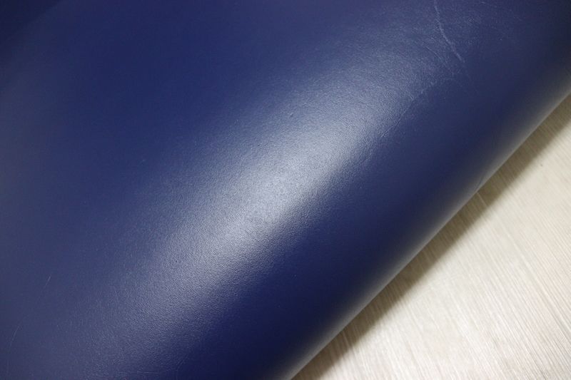 ダークブルー 258 ds クロム革 牛革 国産 レザー 顔料仕上げ はぎれ 一枚革 レザークラフト 革 皮 本革 diy 生地 材料