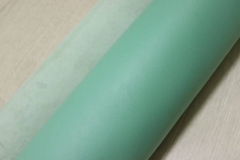 アップルグリーン 230 ds クロム革 牛革 国産 レザー 顔料仕上げ はぎれ 一枚革 レザークラフト 革 皮 本革 diy 生地 材料