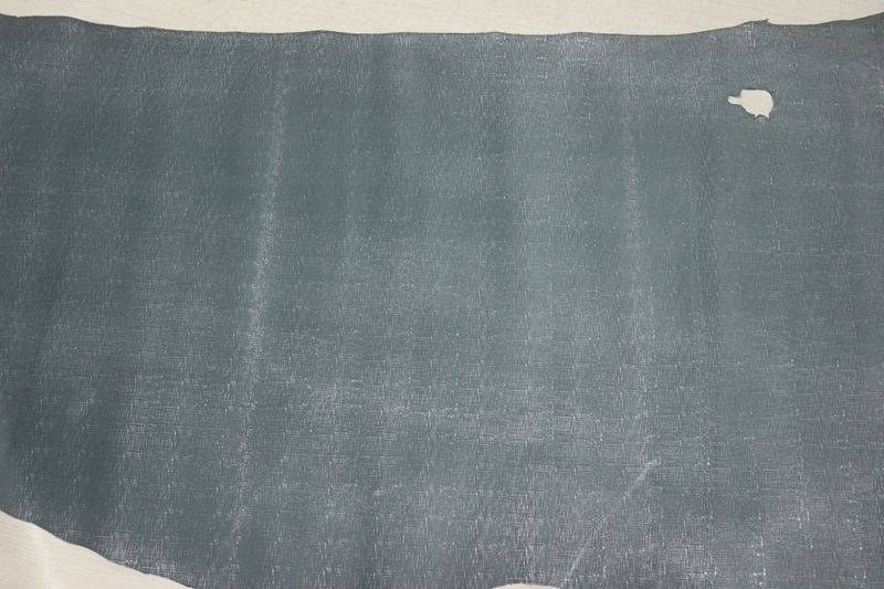 グレー 220 ds クロム革 牛革 国産 レザー エンボス加工 はぎれ 一枚革 レザークラフト 革 皮 本革 diy 生地 材料