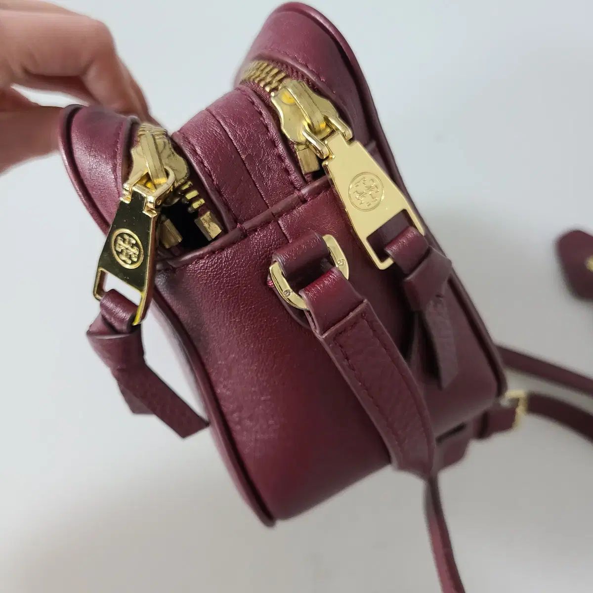 トリーバーチ ロビンソン 小売 ダブル ジップ クロスバック