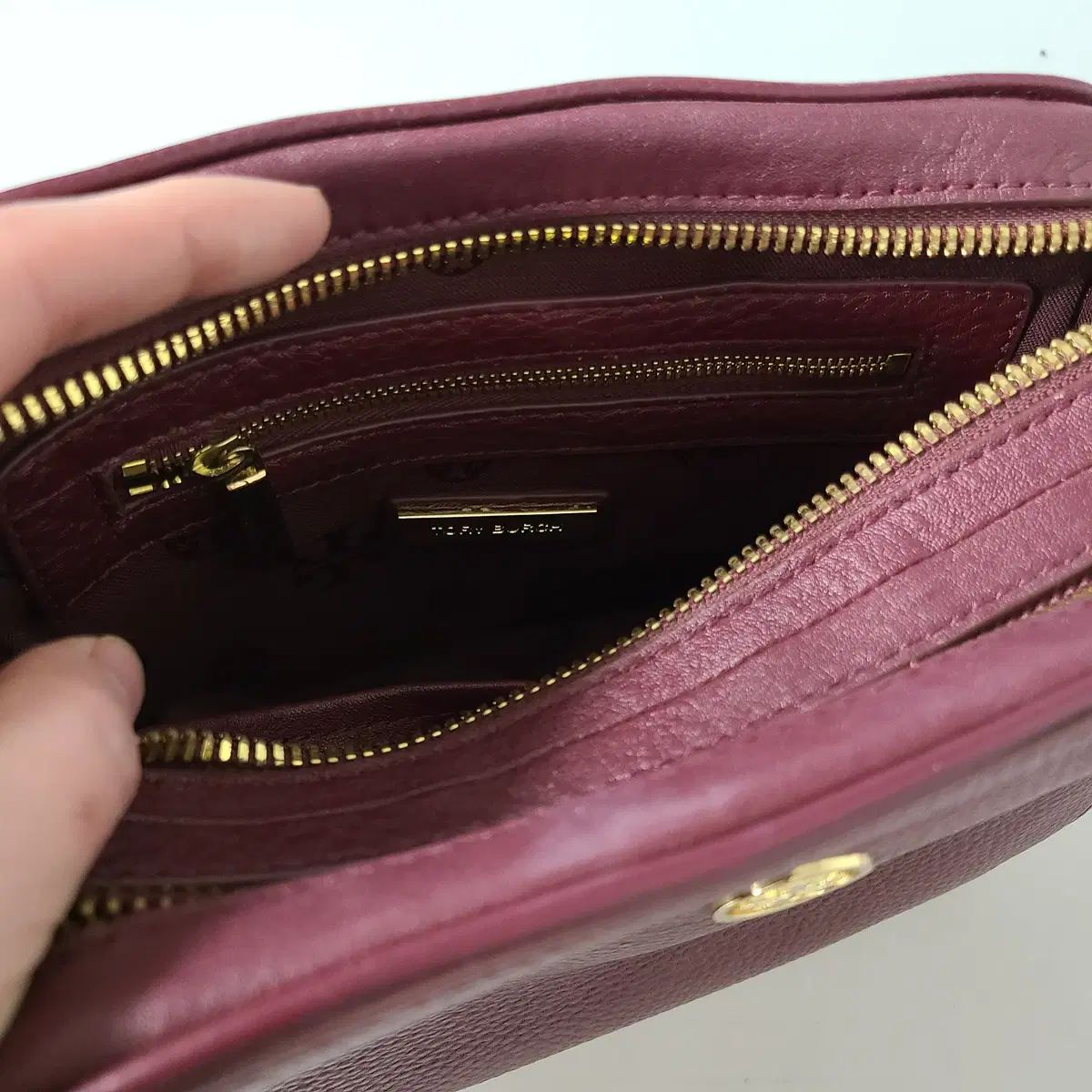 トリーバーチ ロビンソン 小売 ダブル ジップ クロスバック