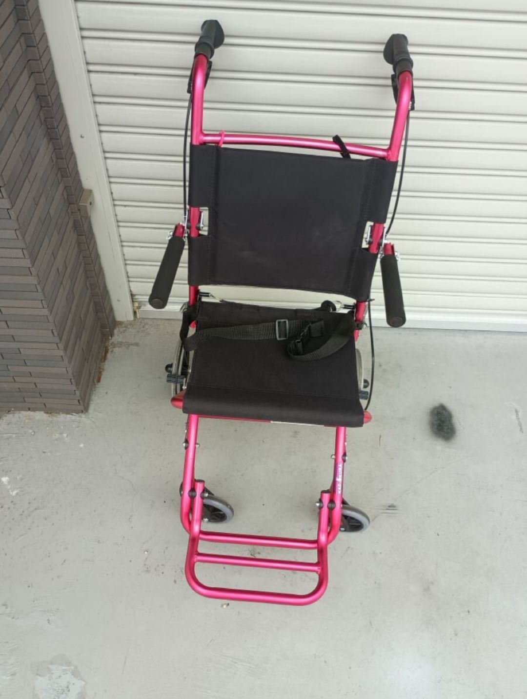 カドクラ車椅子 簡易式介助いす 軽量 折り畳み 簡易型 カットビー