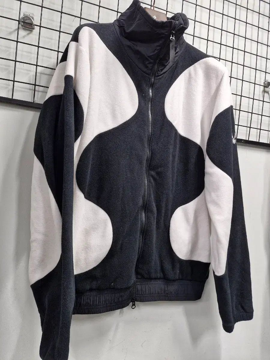 105 XL スパイダー ブラック 白 フリース ジャケット
