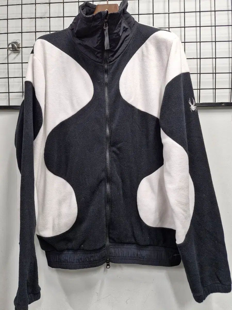 105 XL スパイダー ブラック 白 フリース ジャケット