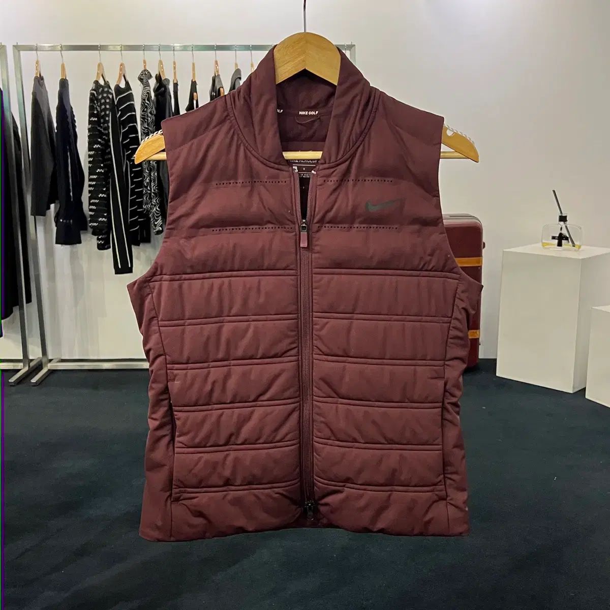 NIKE GOLF ナイキゴルフ　エアロロフト　ダウンベスト　中綿　レディース L NIKE ゴルフ エアロロフト ダウンベスト - メルカリ