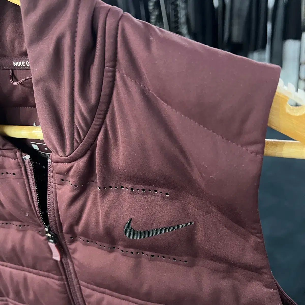 L NIKE ゴルフ エアロロフト ダウンベスト - メルカリ