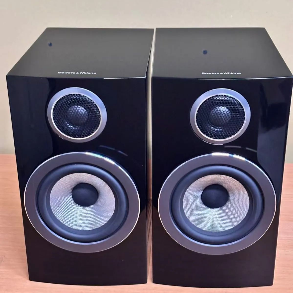 Bowers Wilkins 707 S 3 グロス ブラック ペア 定価 29万 ブックシェルフ型スタンドマウント スピーカー