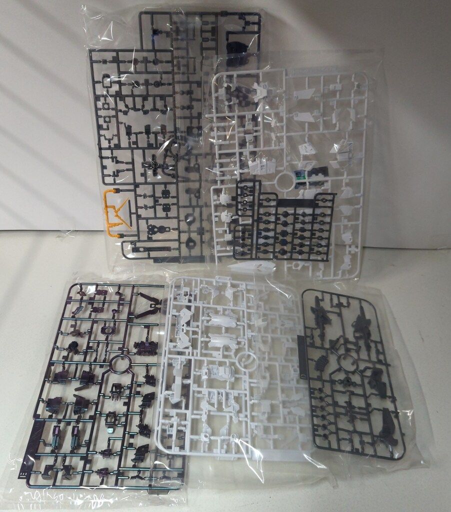 バンダイ HGUC RX 0ユニコーンガンダム ポラライズドコーティングフレーム