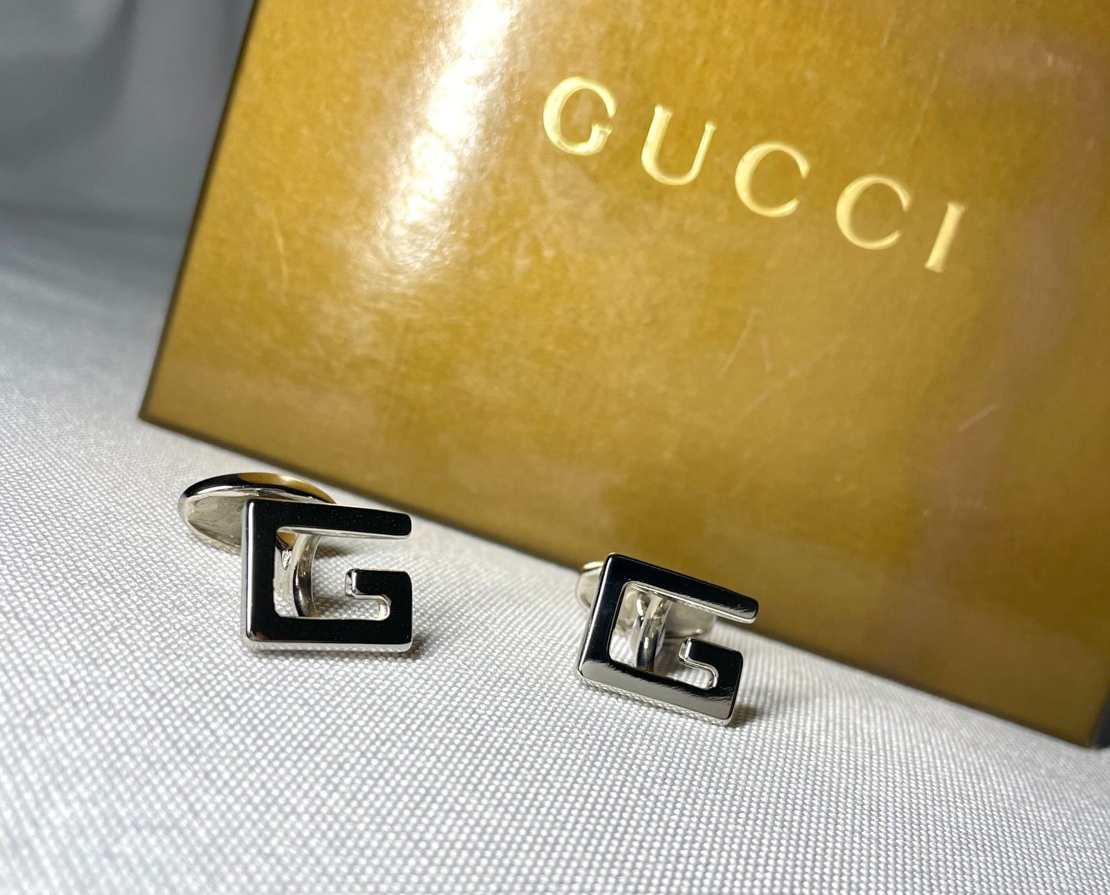 美品 希少 GUCCI グッチ 鏡面クロームシルバー Gデザイン カフス