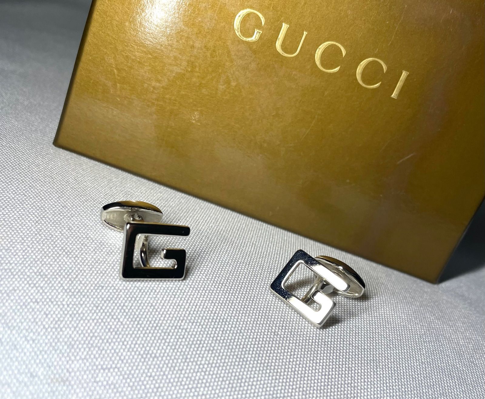 美品 希少 GUCCI グッチ 鏡面クロームシルバー Gデザイン カフス
