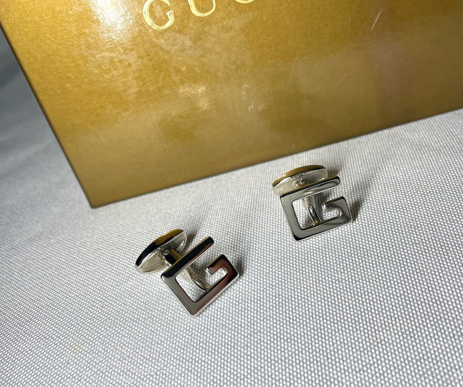 美品 希少 GUCCI グッチ 鏡面クロームシルバー Gデザイン カフス