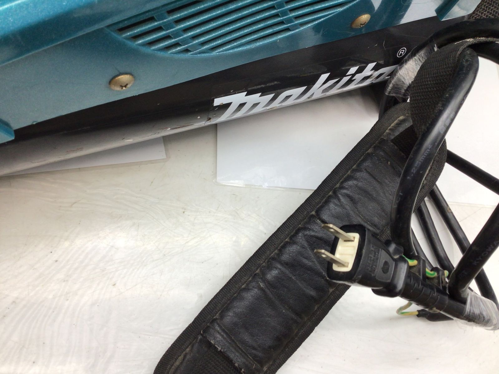 品 Makita マキタ エアコンプレッサー AC 400 X エコツー M 02