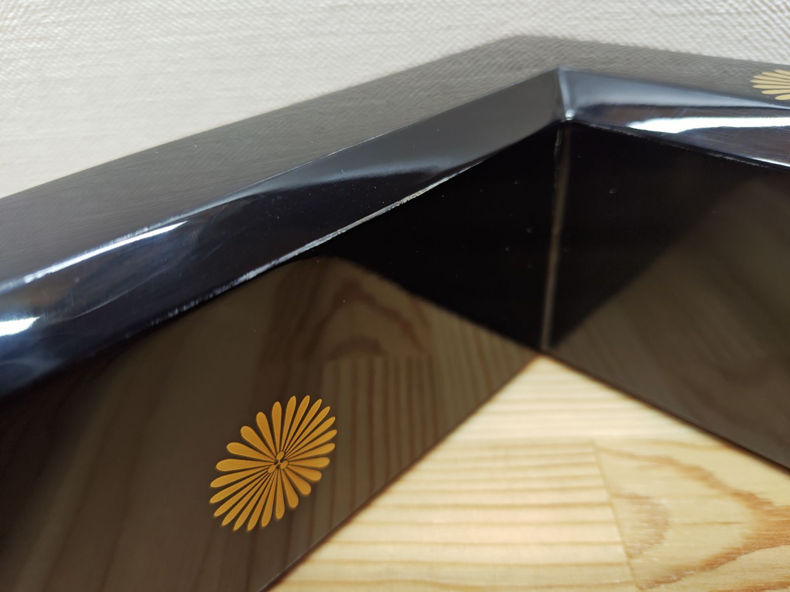 逢絢亭】茶道具 炉縁 山中塗 唐松蒔絵 真塗 木製 塗師 村田宗覚 共