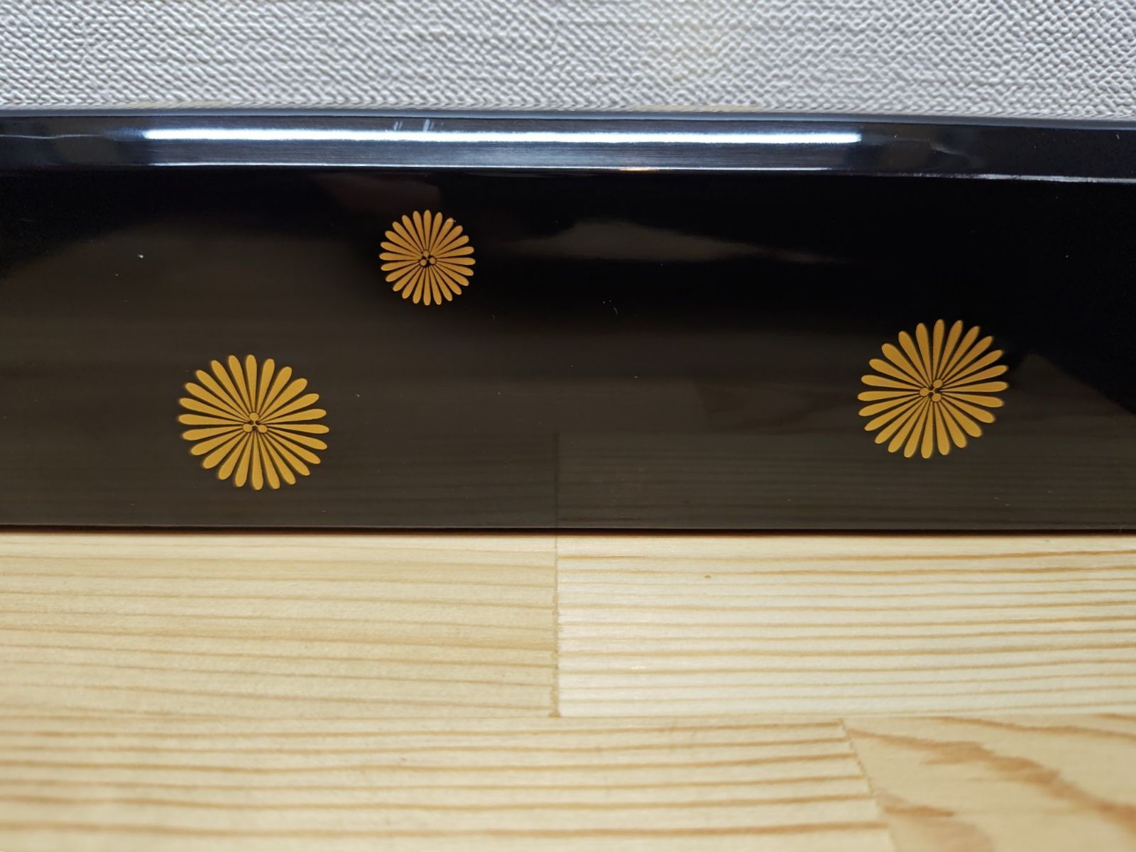 逢絢亭】茶道具 炉縁 山中塗 唐松蒔絵 真塗 木製 塗師 村田宗覚 共